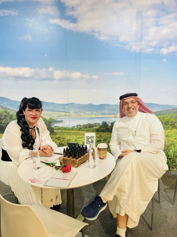 Alta Oils team meeting visitors at an international trade fair